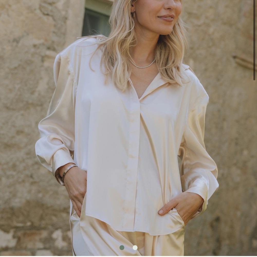 DAILY DRILLS !!! Resort Silky Button Down